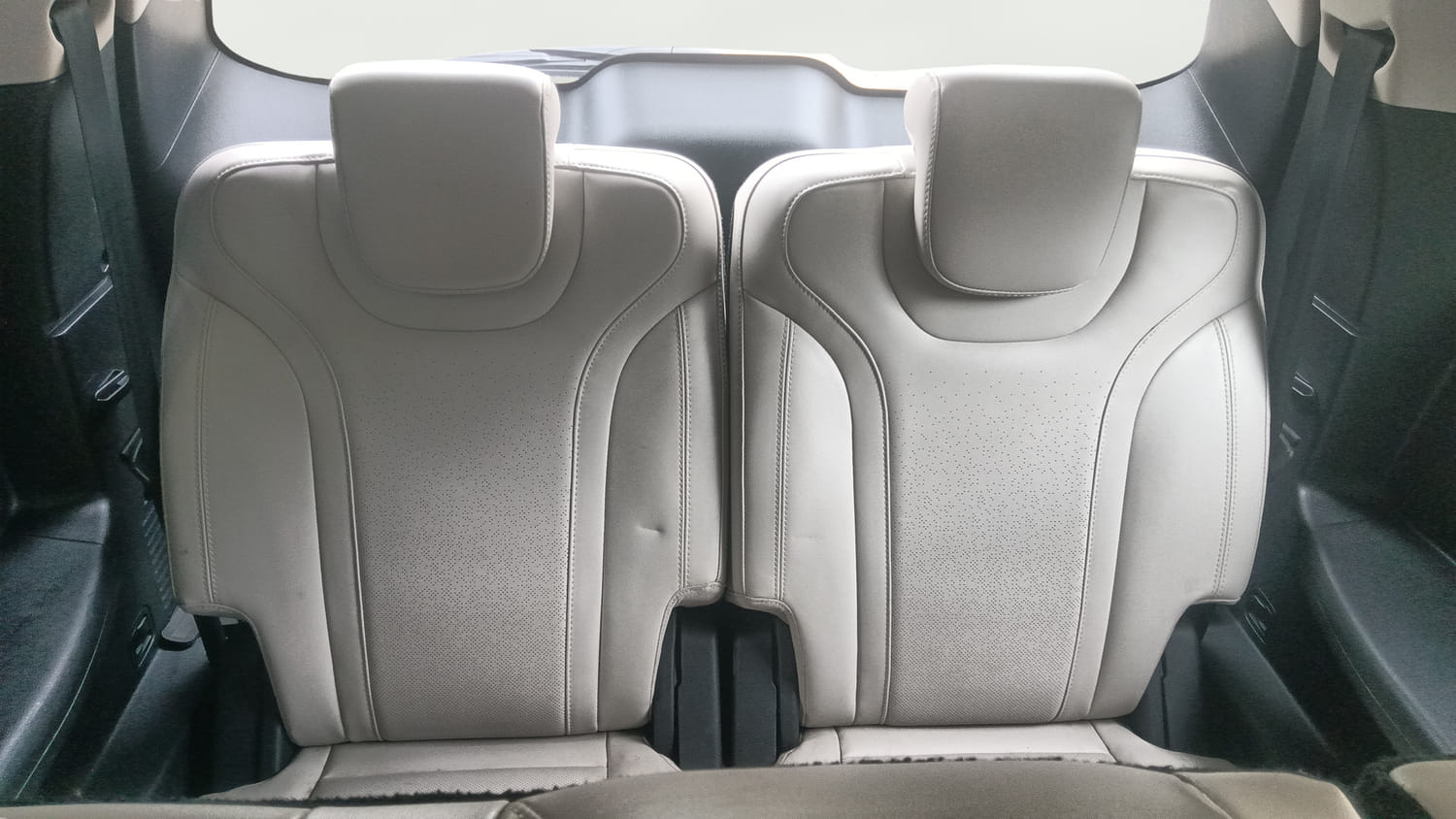 Used 2021 Mahindra XUV700 AX 7 Petrol AT Luxury Pack 7 STR Petrol Automatic interior THIRD ROW SEAT