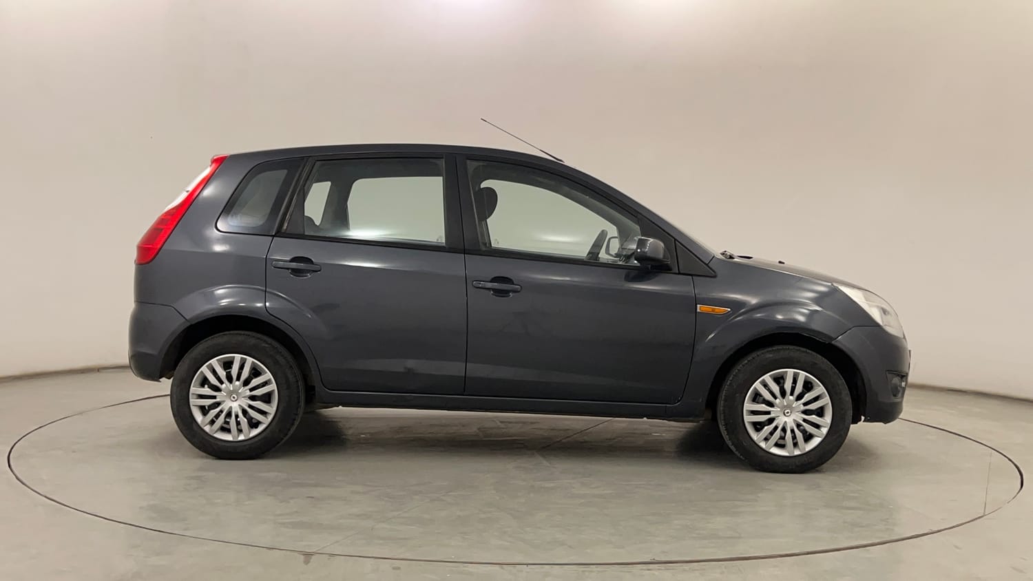 Used 2012 Ford Figo Duratec Petrol ZXI 1.2 Petrol Manual exterior RIGHT SIDE VIEW