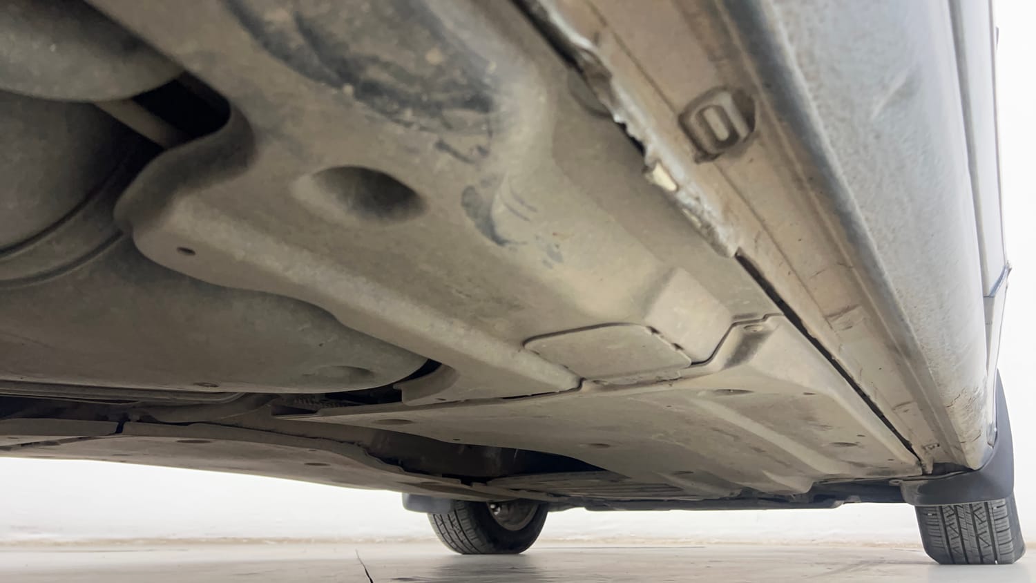 Used 2019 Skoda Superb L&K TDI AT Diesel Automatic extra REAR RIGHT UNDERBODY VIEW
