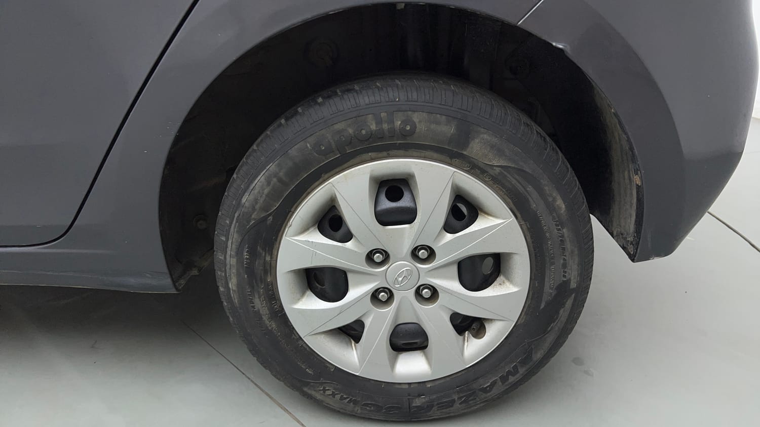 Used 2018 Hyundai Elite i20 Magna Executive 1.2 Petrol Manual tyres LEFT REAR TYRE RIM VIEW