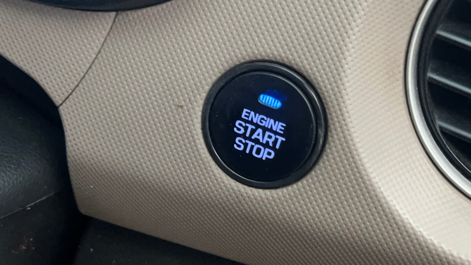 Used 2014 Hyundai Xcent SX 1.2 (O) Petrol Manual top_features Keyless start