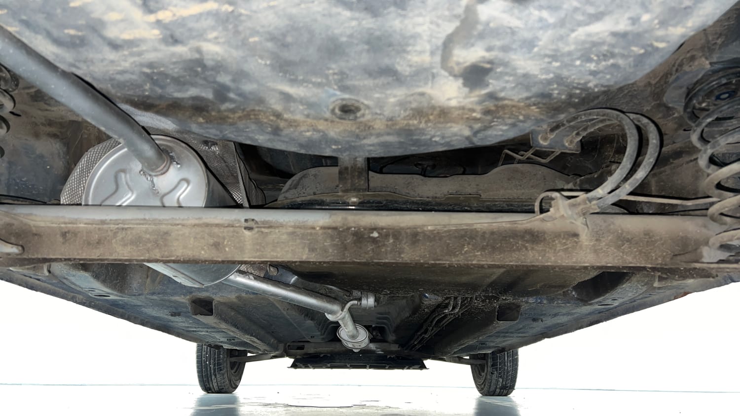 Used 2017 Renault Kwid CLIMBER 1.0 AMT Petrol Automatic extra REAR UNDERBODY VIEW (TAKEN FROM REAR)