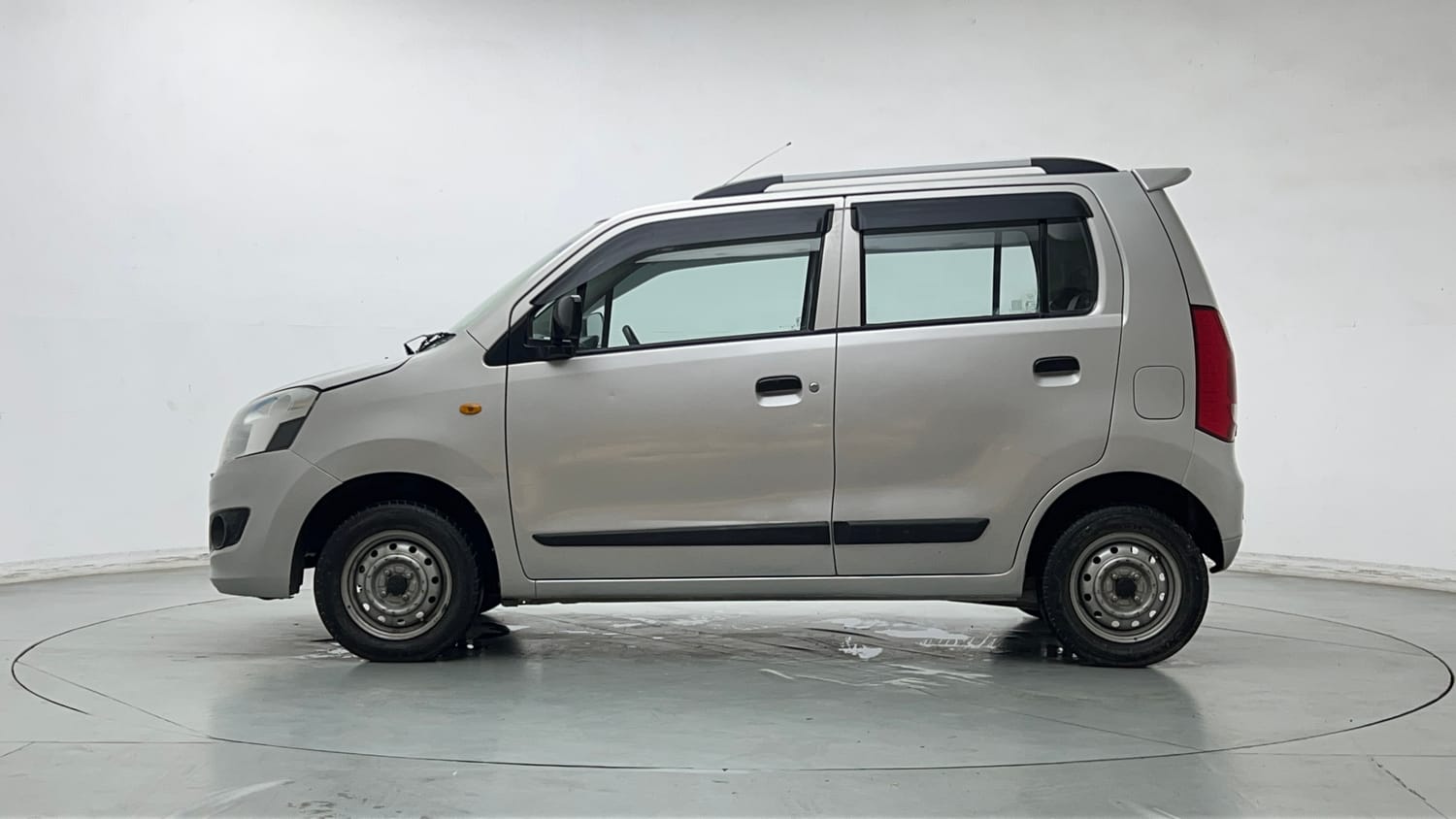 Used 2015 Maruti Suzuki Wagon R LXI Petrol Manual exterior LEFT SIDE VIEW