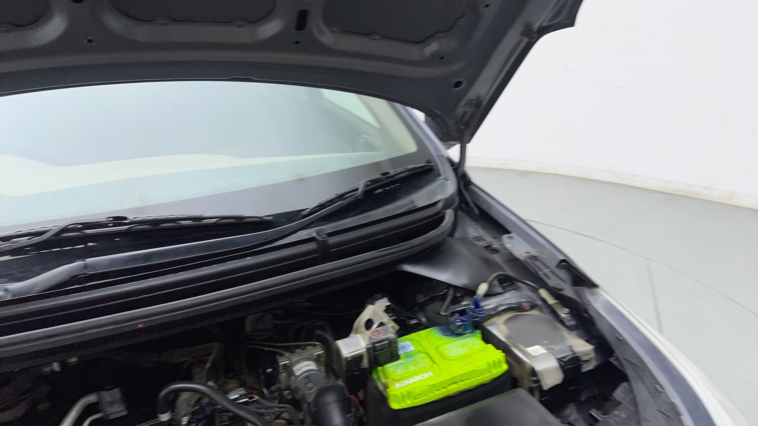 Used 2018 Hyundai Elite i20 Magna Executive 1.2 Petrol Manual engine ENGINE LEFT SIDE HINGE & APRON VIEW