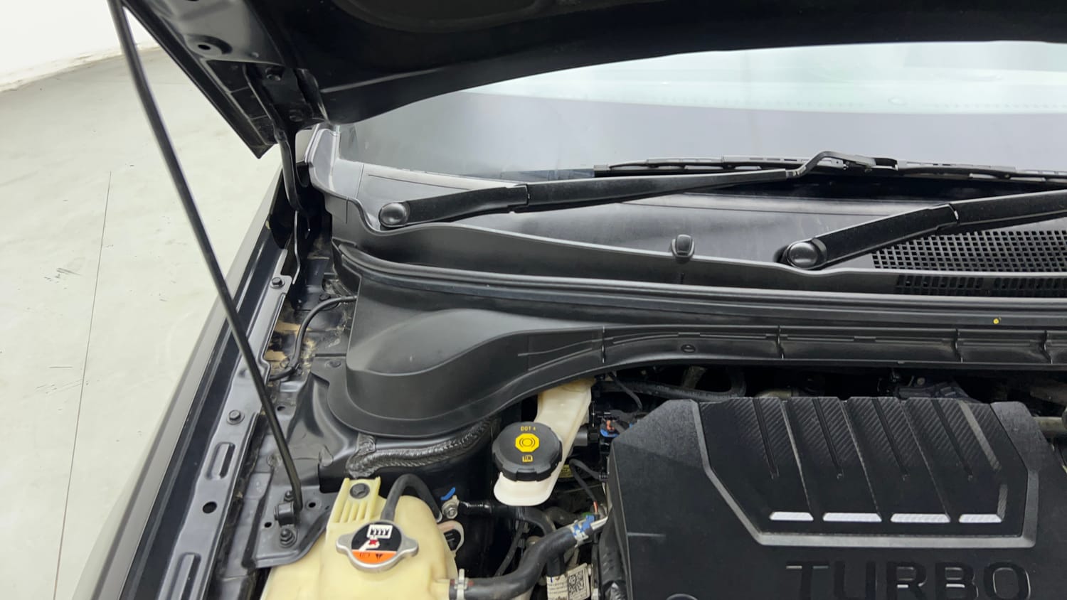 Used 2024 Hyundai Verna SX (O) 1.5 Turbo Petrol MT Petrol Manual engine ENGINE RIGHT SIDE HINGE & APRON VIEW