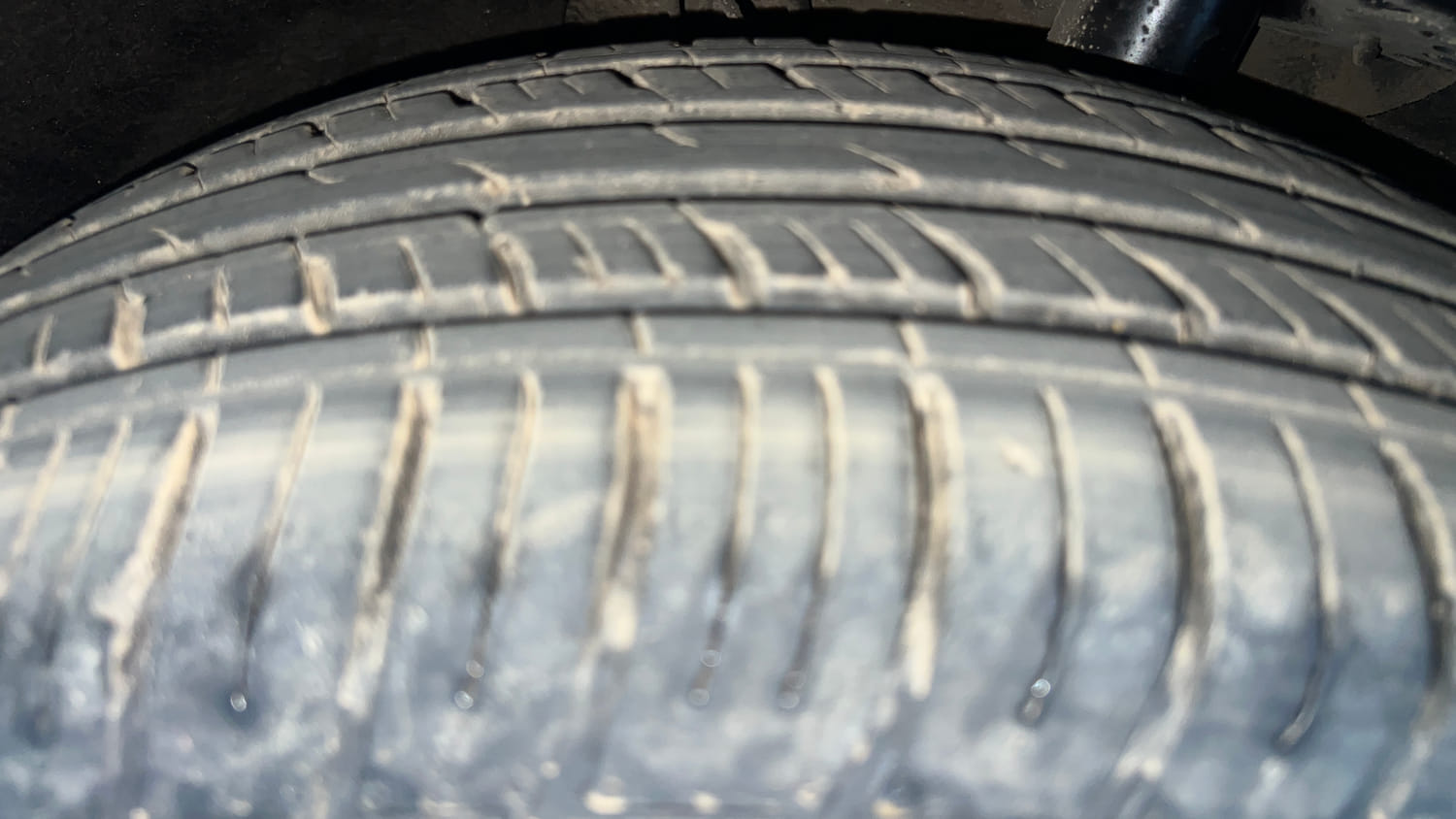 Used 2023 Mahindra XUV700 AX 7 Petrol MT 7 STR Petrol Manual tyres RIGHT FRONT TYRE TREAD VIEW