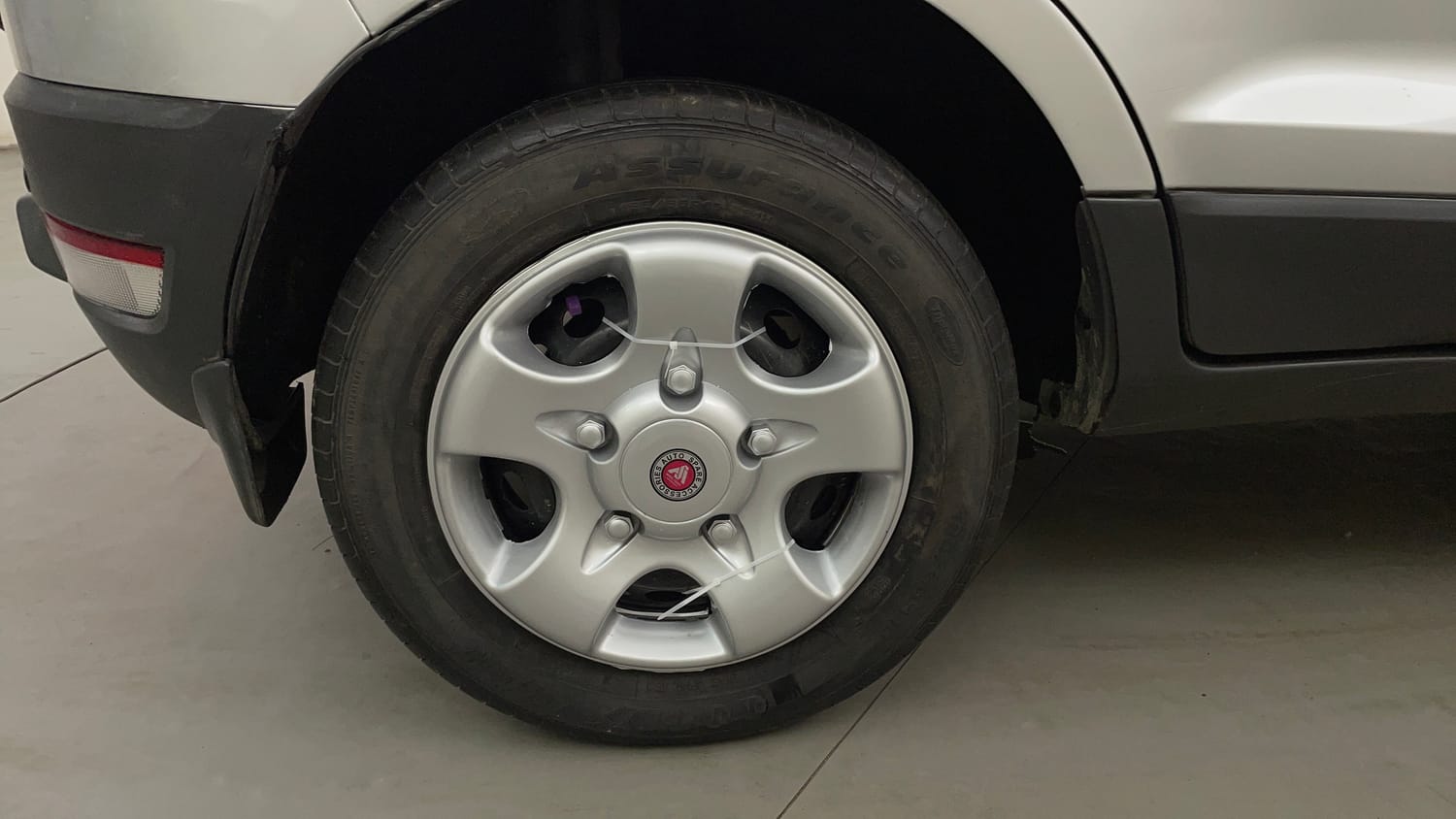 Used 2015 Ford EcoSport Trend 1.5 Ti-VCT Petrol Manual tyres RIGHT REAR TYRE RIM VIEW