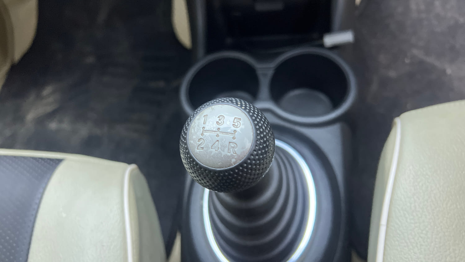 Used 2015 Honda Brio S MT Petrol Manual interior GEAR  KNOB VIEW