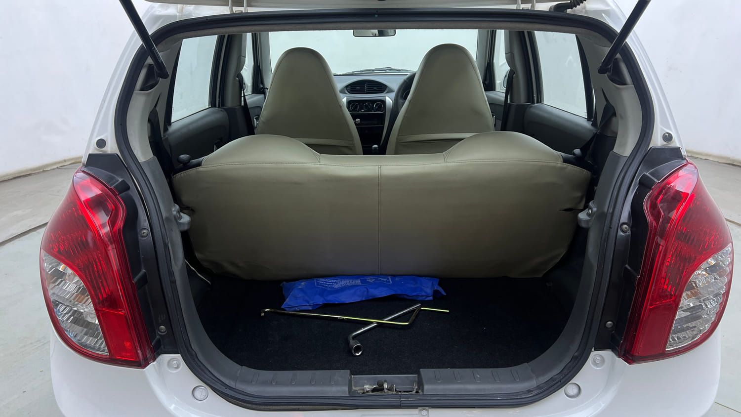 Used 2014 Maruti Suzuki Alto 800 Lxi Petrol Manual interior DICKY INSIDE VIEW