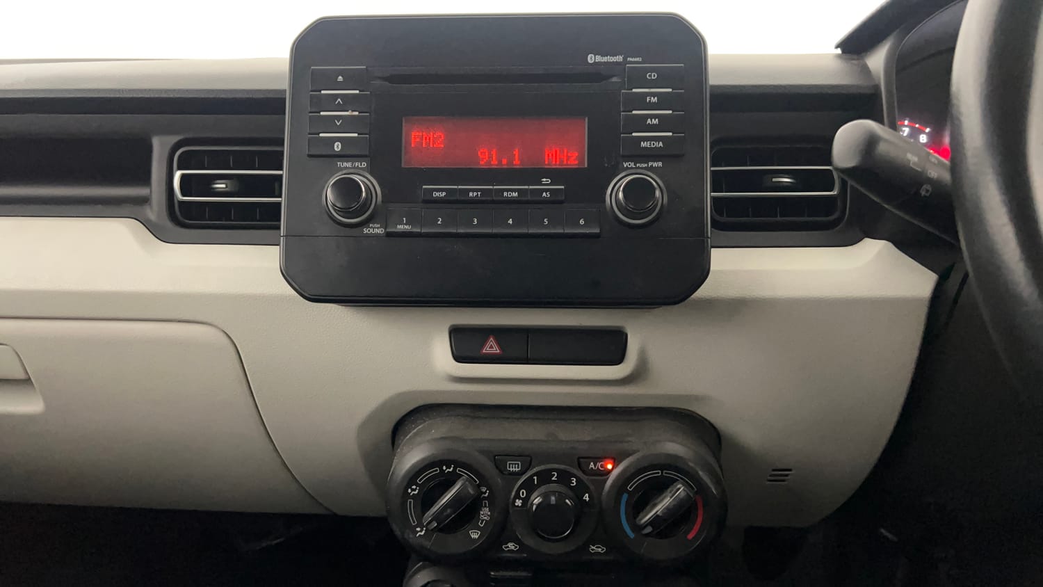 Used 2018 Maruti Suzuki Ignis [2017-2020] Zeta AMT Petrol Dual Tone Petrol Automatic interior MUSIC SYSTEM & AC CONTROL VIEW
