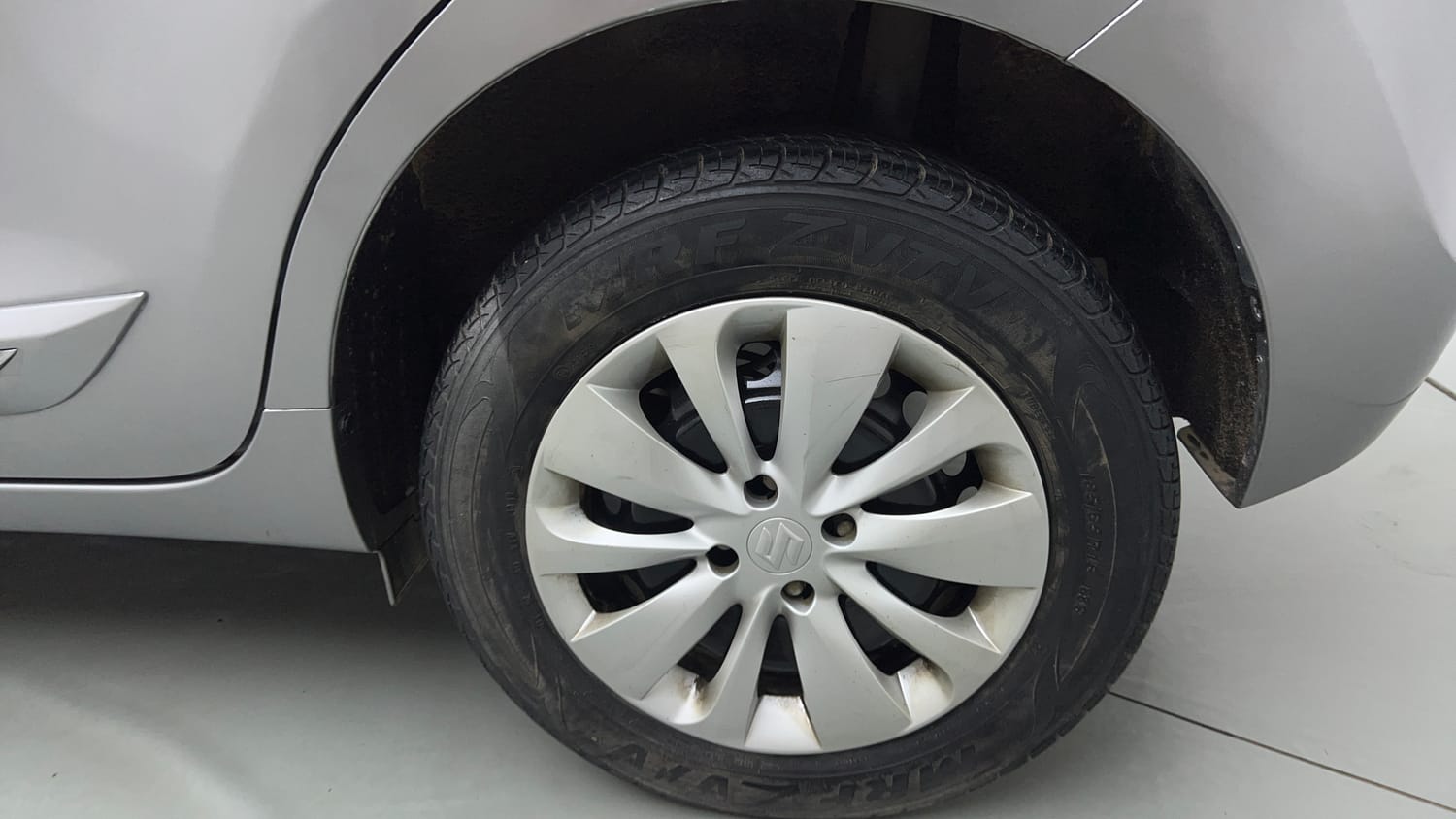 Used 2018 Maruti Suzuki Baleno Delta 1.2 Petrol Manual tyres LEFT REAR TYRE RIM VIEW