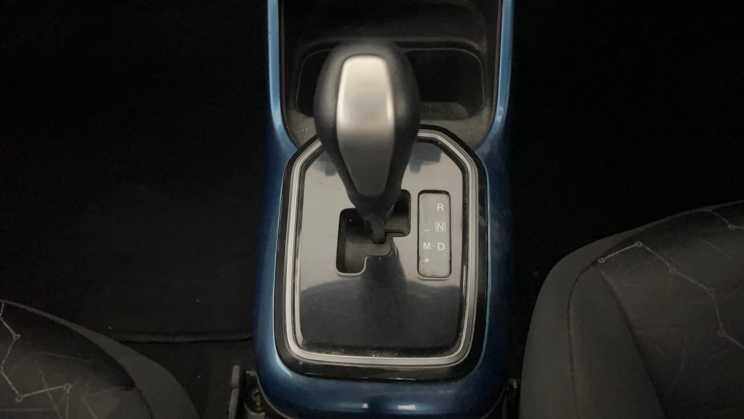 Used 2018 Maruti Suzuki Ignis [2017-2020] Zeta AMT Petrol Dual Tone Petrol Automatic interior GEAR  KNOB VIEW