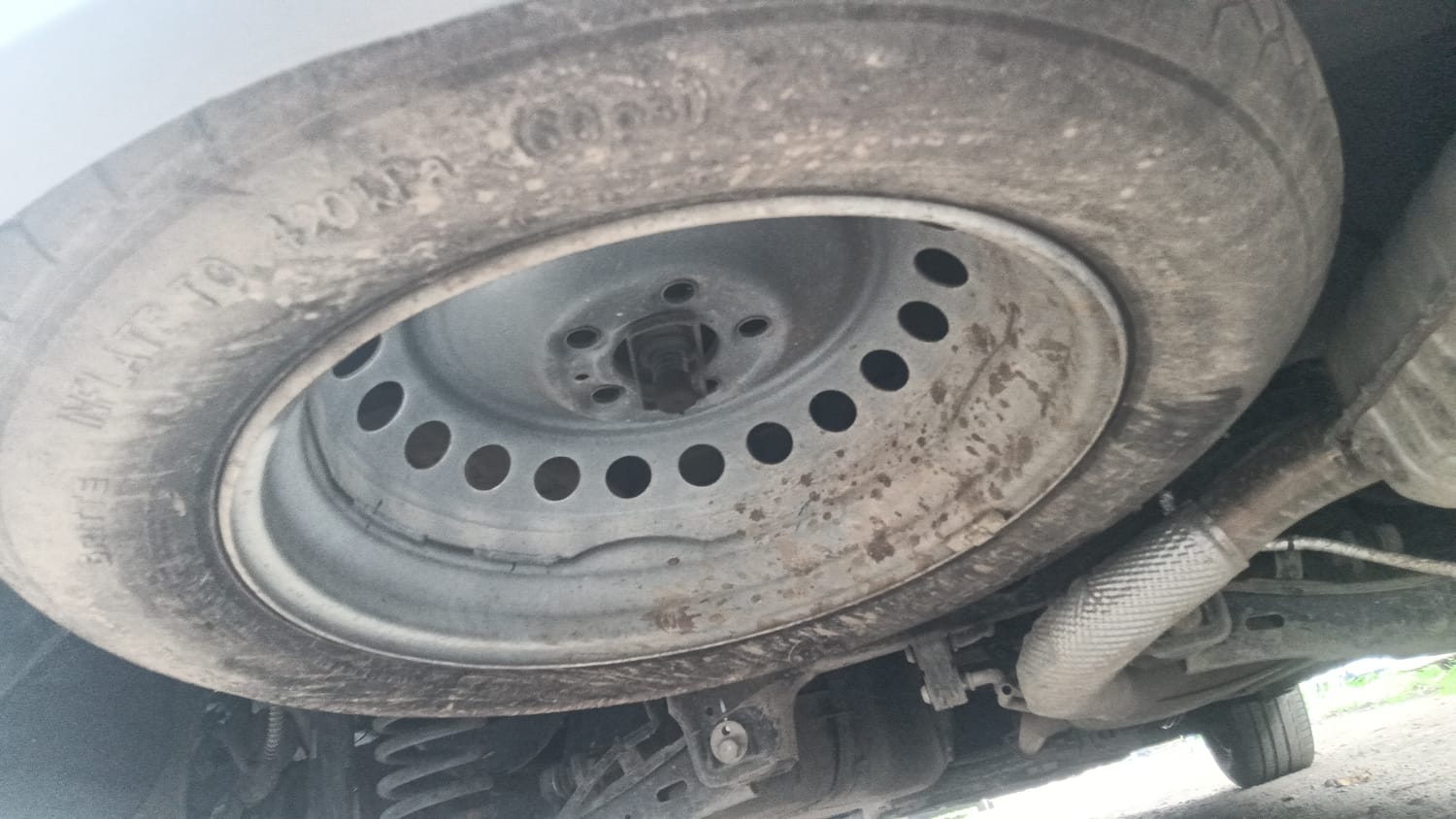 Used 2021 Mahindra XUV700 AX 7 Petrol AT Luxury Pack 7 STR Petrol Automatic tyres SPARE TYRE VIEW