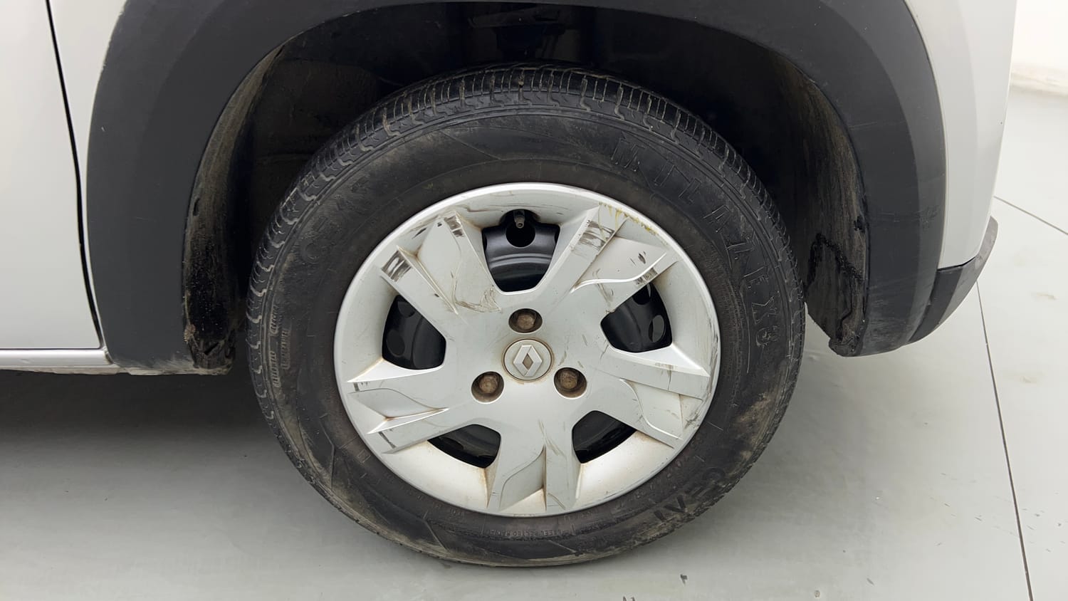 Used 2021 Renault Kwid RXL 1.0 MT Petrol Manual tyres RIGHT FRONT TYRE RIM VIEW