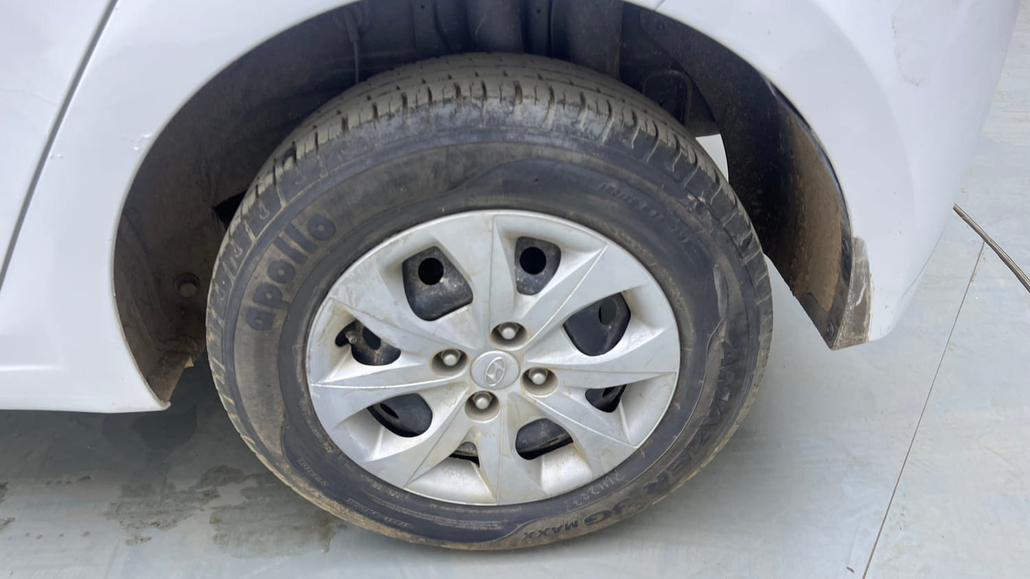 Used 2017 Hyundai Elite i20 Sportz 1.2 Petrol Manual tyres LEFT REAR TYRE RIM VIEW