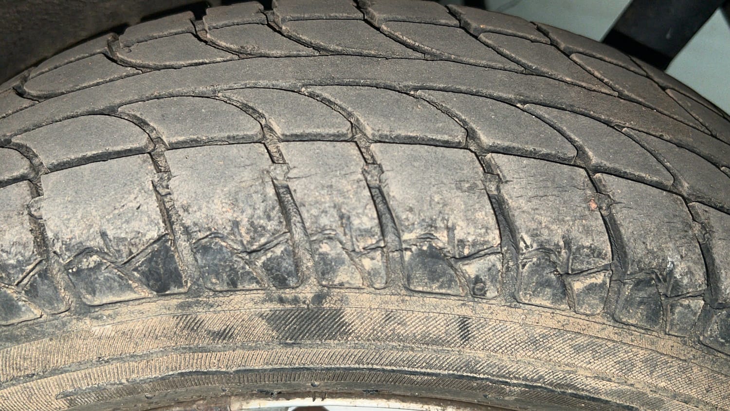 Used 2016 Maruti Suzuki Wagon R LXI Petrol Manual tyres LEFT REAR TYRE TREAD VIEW