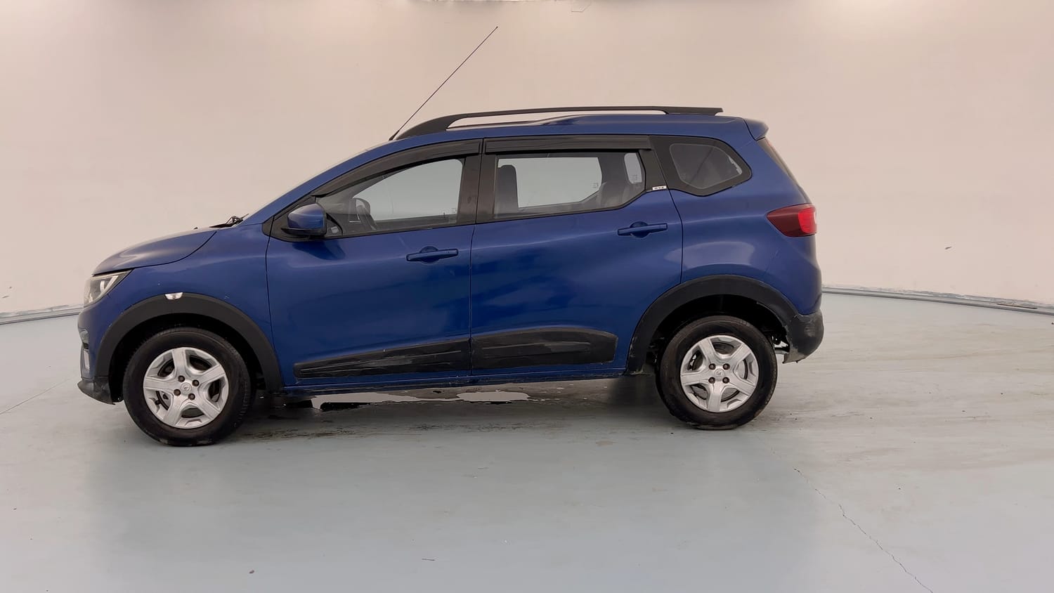 Used 2019 Renault Triber RXZ Petrol Manual exterior LEFT SIDE VIEW