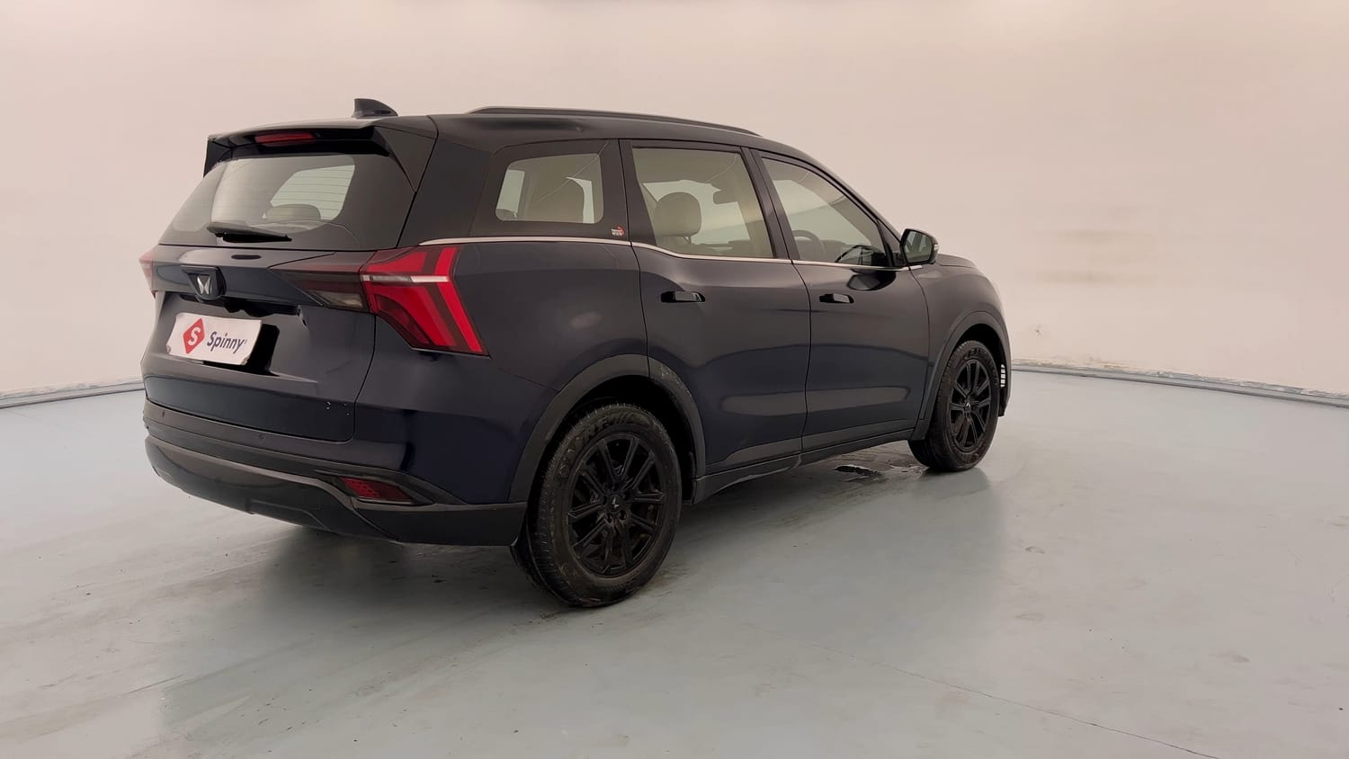 Used 2021 Mahindra XUV700 AX 7 Petrol AT Luxury Pack 7 STR Petrol Automatic exterior RIGHT REAR CORNER VIEW