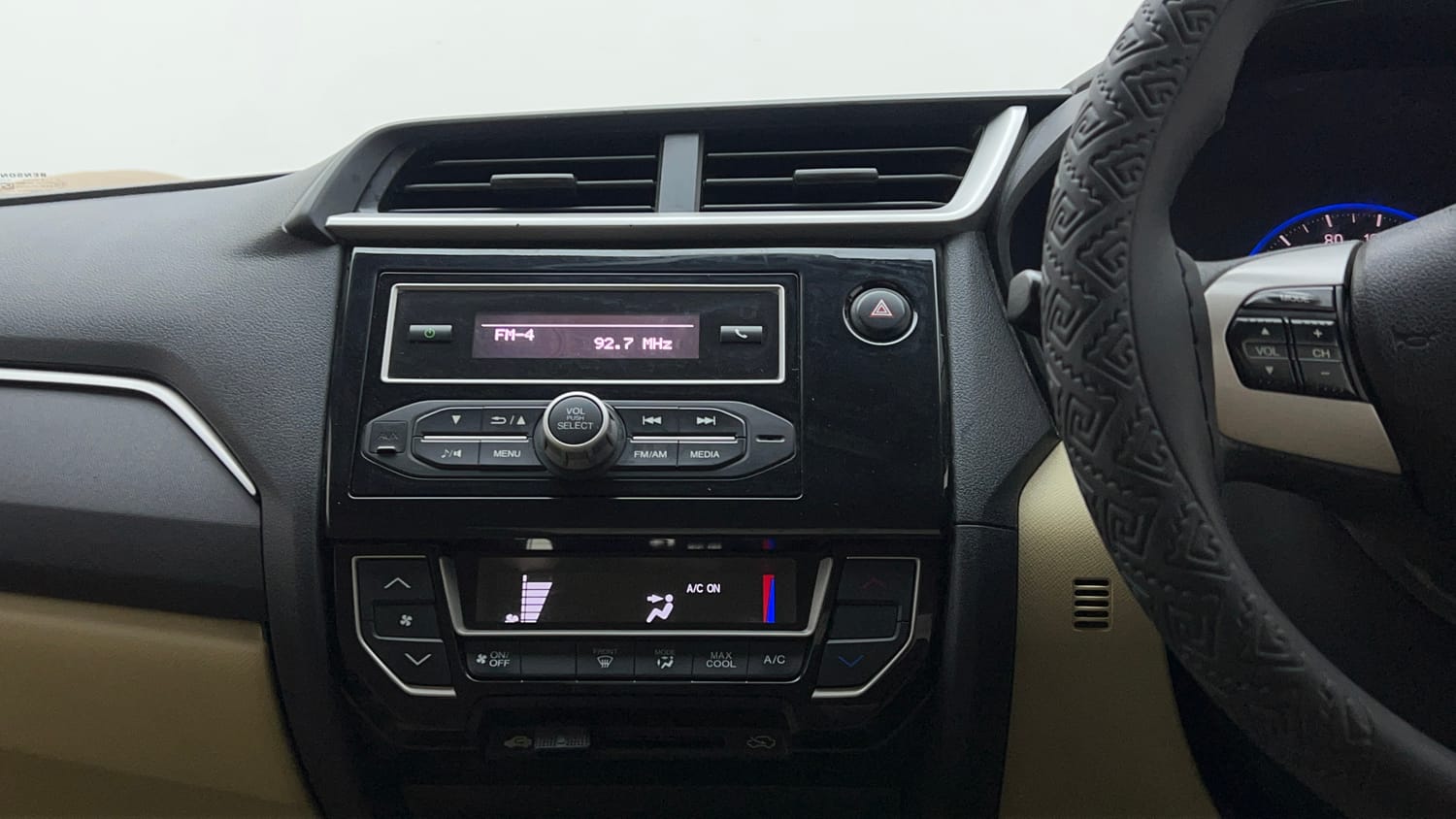Used 2017 Honda Amaze 1.2 S i-VTEC Petrol Manual interior MUSIC SYSTEM & AC CONTROL VIEW