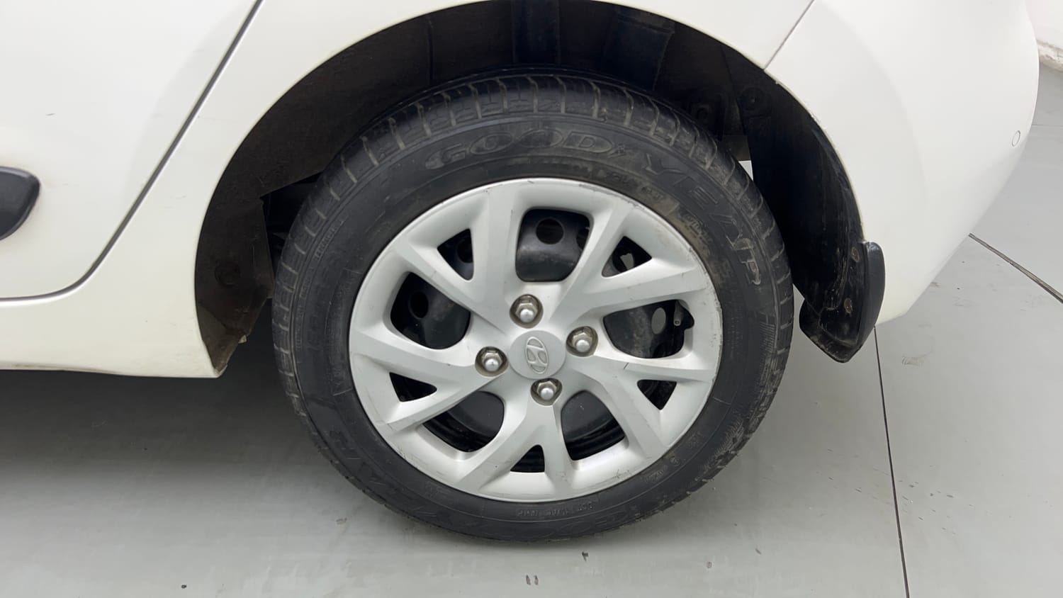 Used 2018 Hyundai Grand i10 Sportz 1.2 Kappa VTVT Petrol Manual tyres LEFT REAR TYRE RIM VIEW