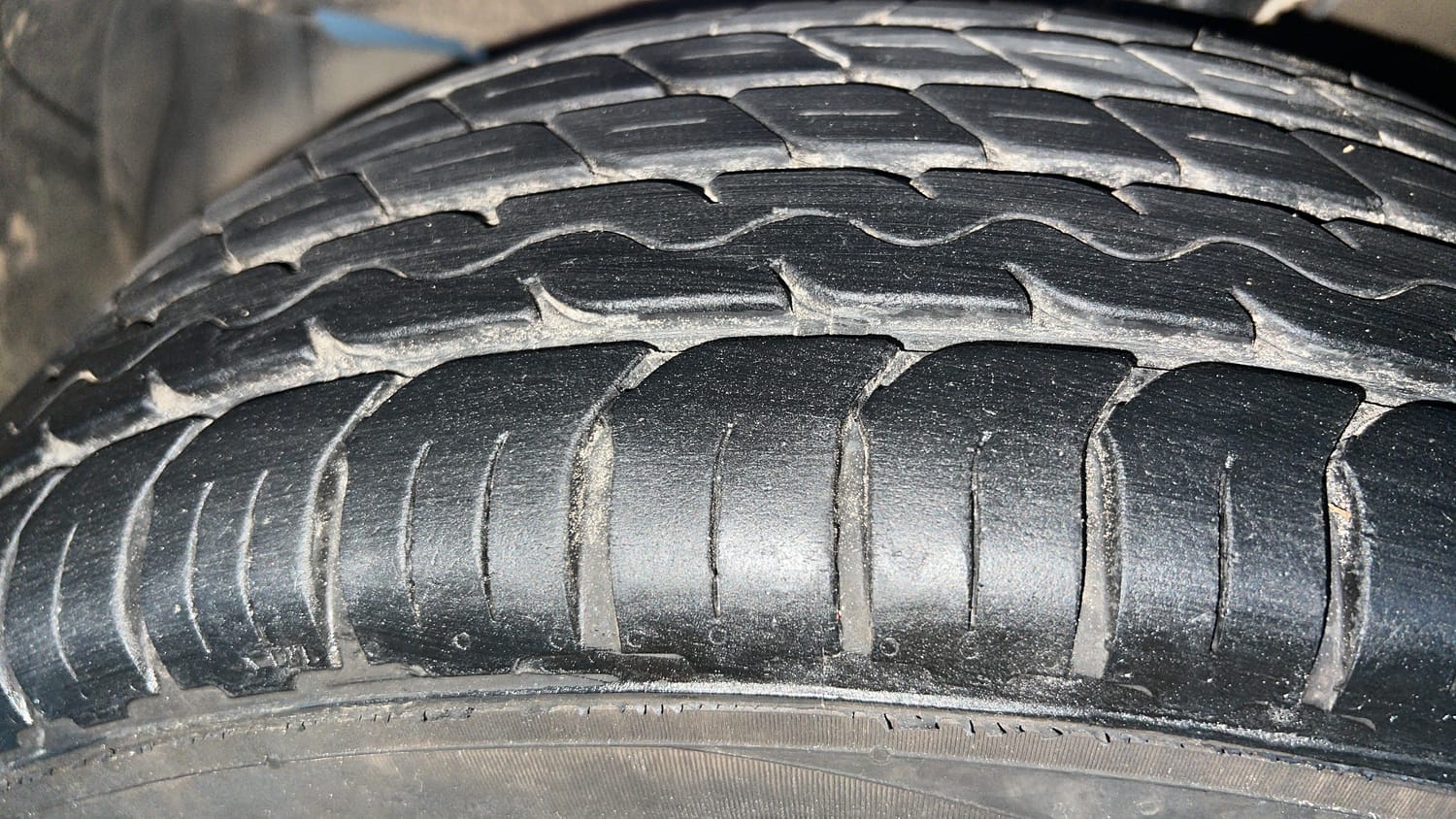 Used 2019 Maruti Suzuki New Ertiga ZXi Plus Petrol Manual tyres LEFT FRONT TYRE TREAD VIEW