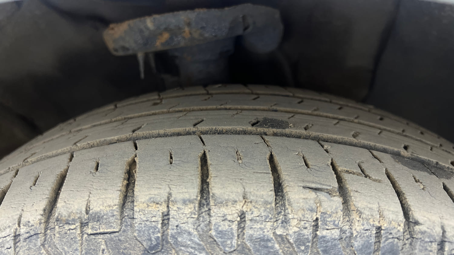 Used 2021 Hyundai Verna SX 1.5 VTVT IVT Petrol Automatic tyres RIGHT FRONT TYRE TREAD VIEW