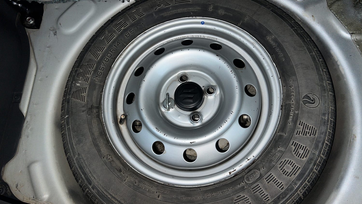 Used 2015 Maruti Suzuki Ritz Lxi BS-IV Petrol Manual tyres SPARE TYRE VIEW