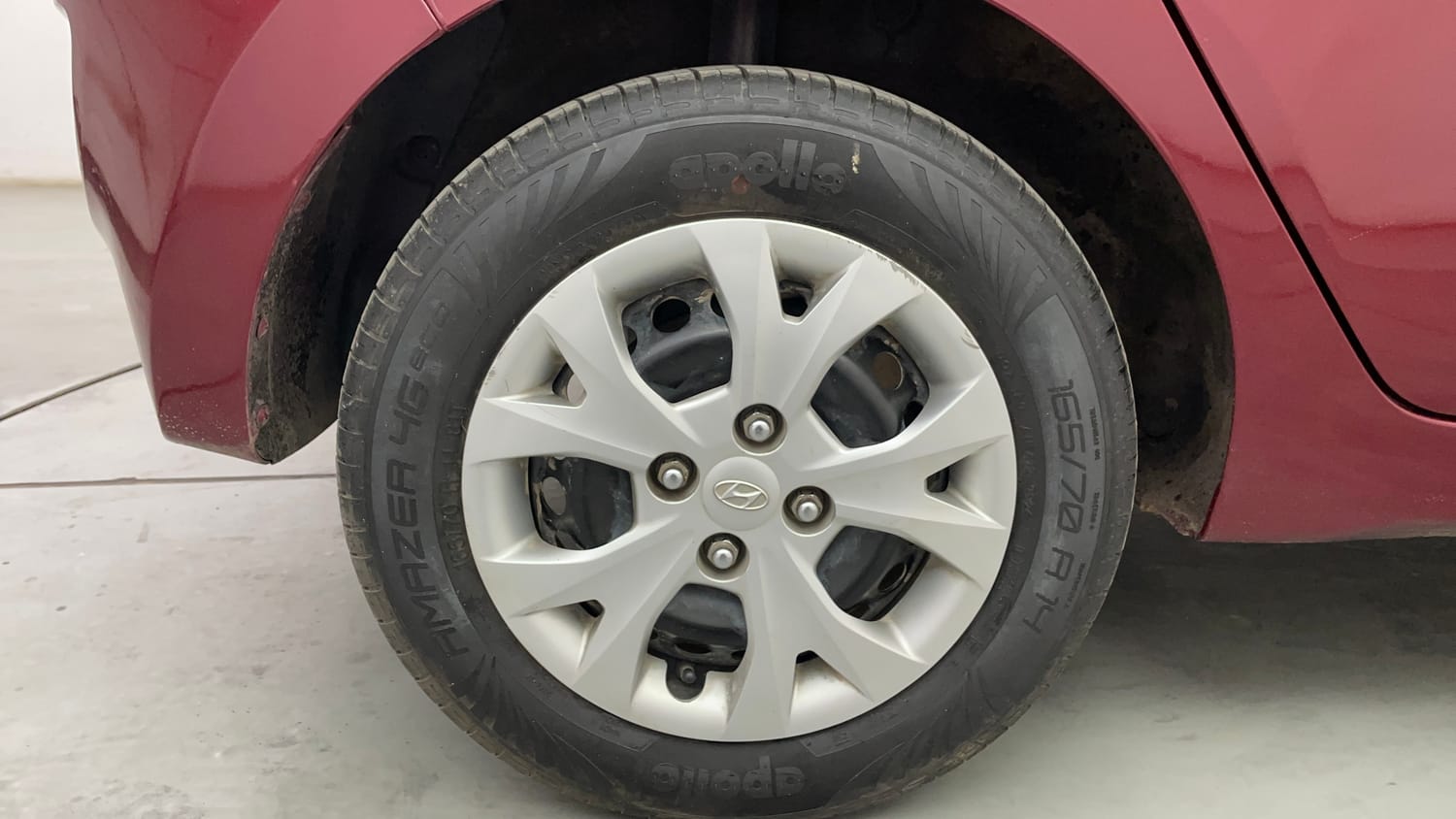 Used 2014 Hyundai Grand i10 Magna 1.2 Kappa VTVT Petrol Manual tyres RIGHT REAR TYRE RIM VIEW