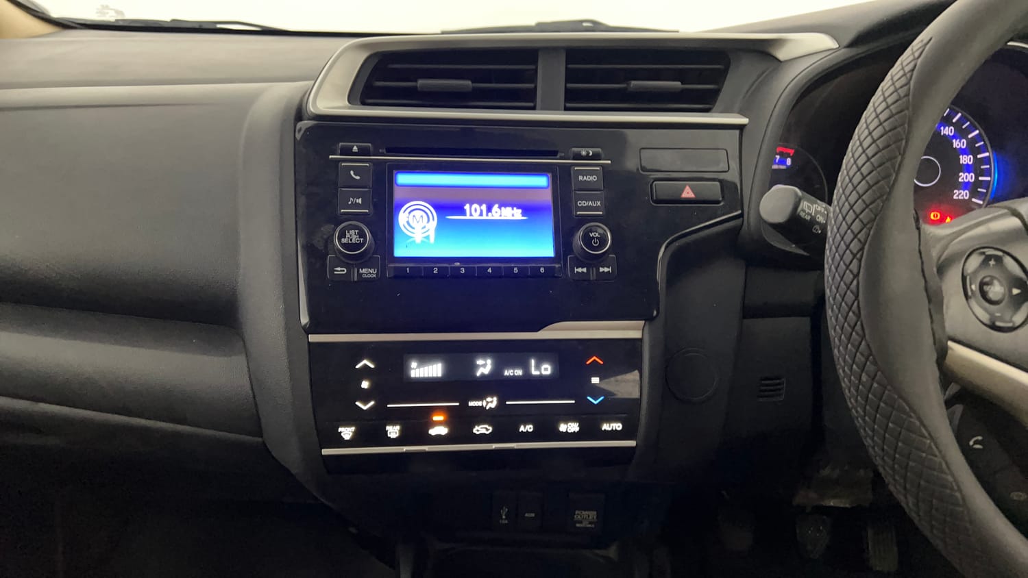 Used 2018 Honda Jazz V Petrol Petrol Manual interior MUSIC SYSTEM & AC CONTROL VIEW