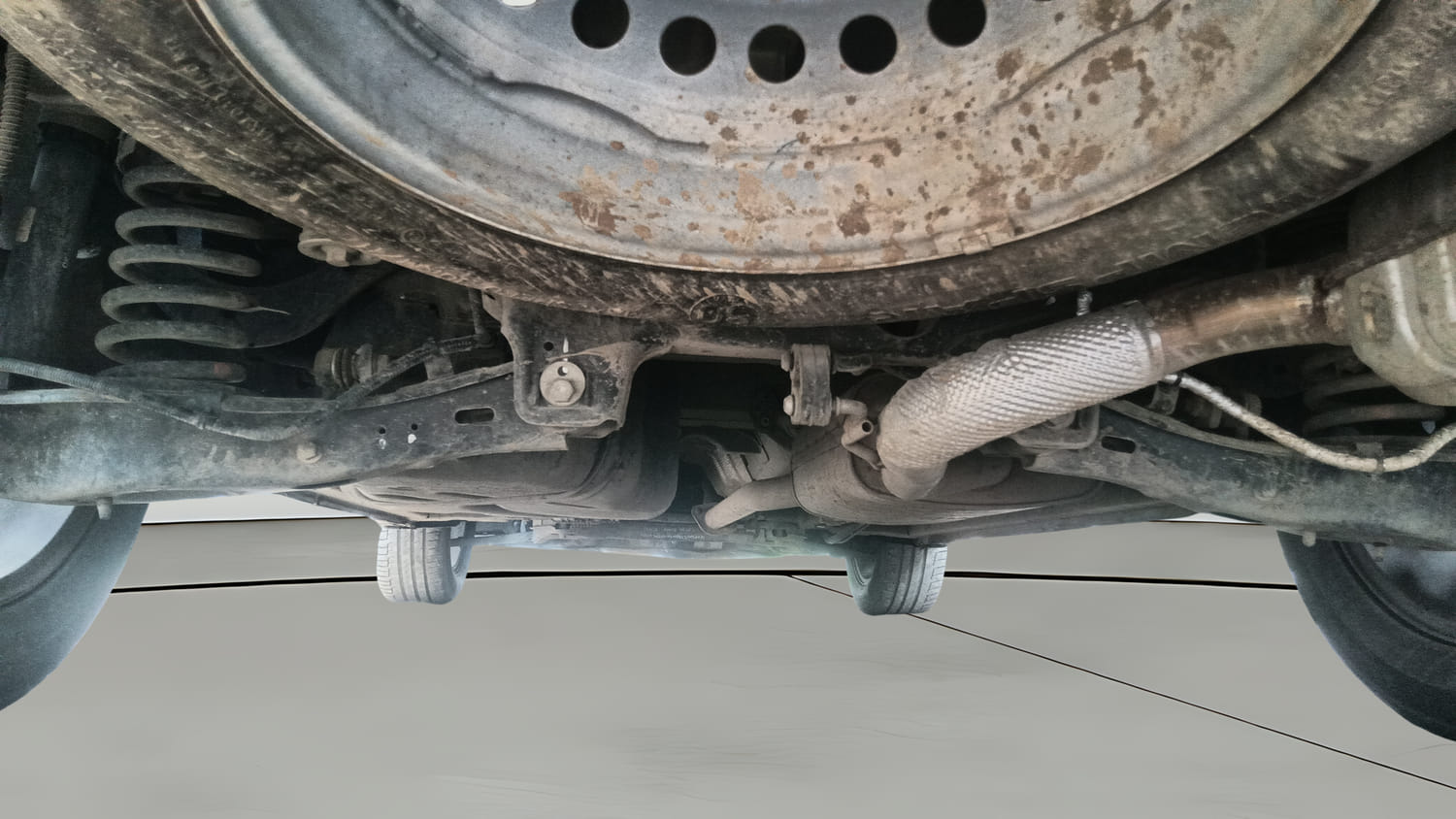 Used 2021 Mahindra XUV700 AX 7 Petrol AT Luxury Pack 7 STR Petrol Automatic extra REAR UNDERBODY VIEW (TAKEN FROM REAR)