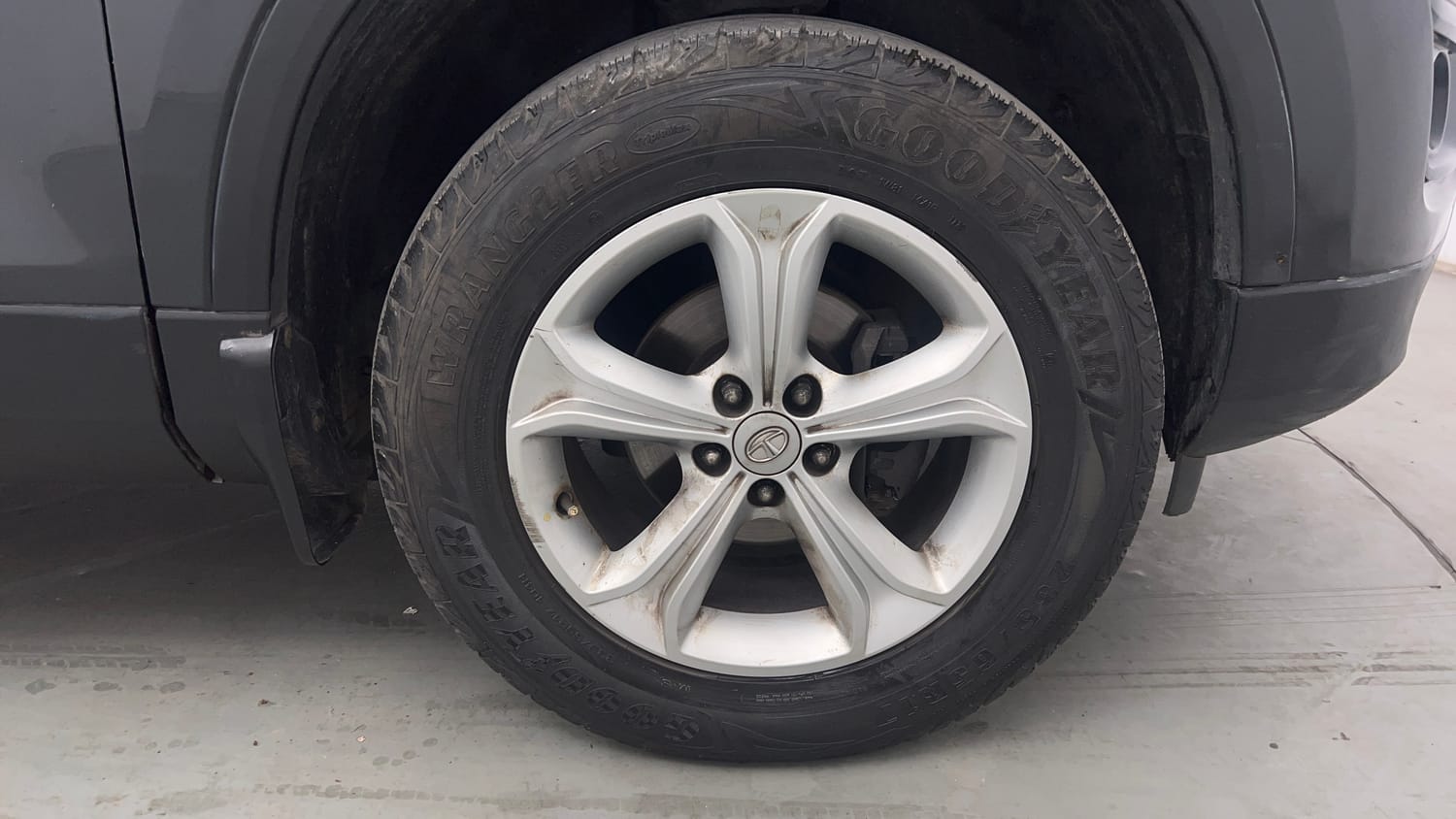 Used 2019 Tata Harrier XT Diesel Manual tyres RIGHT FRONT TYRE RIM VIEW