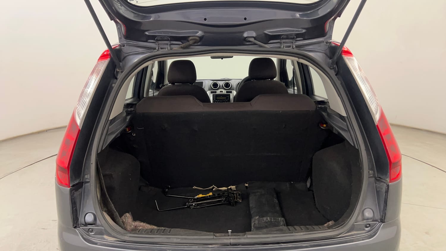 Used 2012 Ford Figo Duratec Petrol ZXI 1.2 Petrol Manual interior DICKY INSIDE VIEW