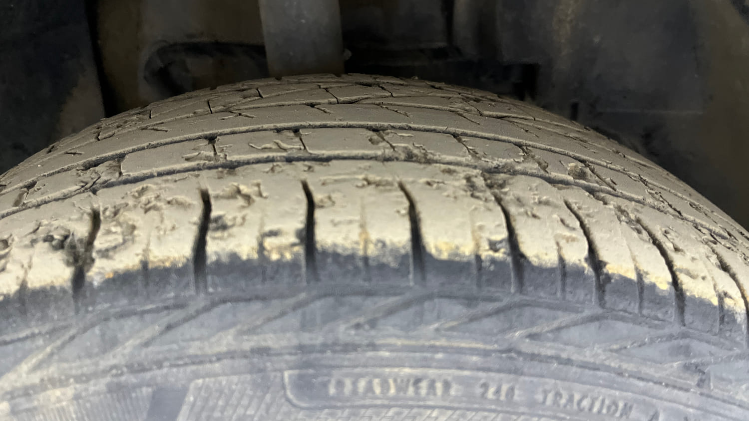 Used 2020 Tata Nexon XZA Plus Petrol Automatic tyres RIGHT FRONT TYRE TREAD VIEW