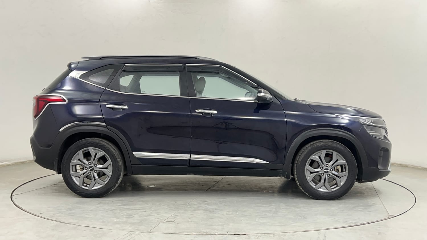 Used 2023 Kia Seltos HTX 1.5 Petrol Manual exterior RIGHT SIDE VIEW