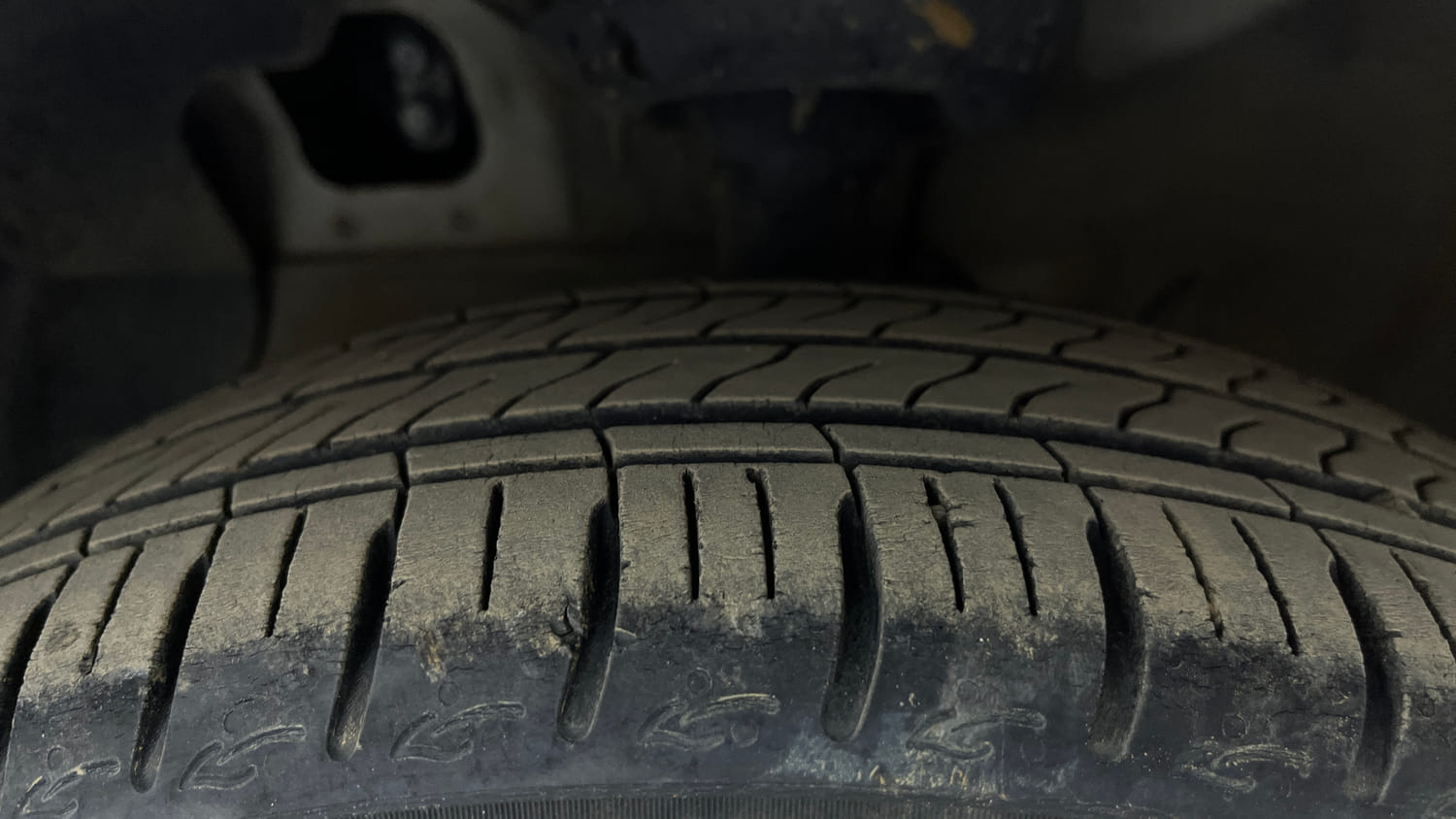 Used 2024 Hyundai Aura SX 1.2 (O) Petrol Petrol Manual tyres LEFT FRONT TYRE TREAD VIEW