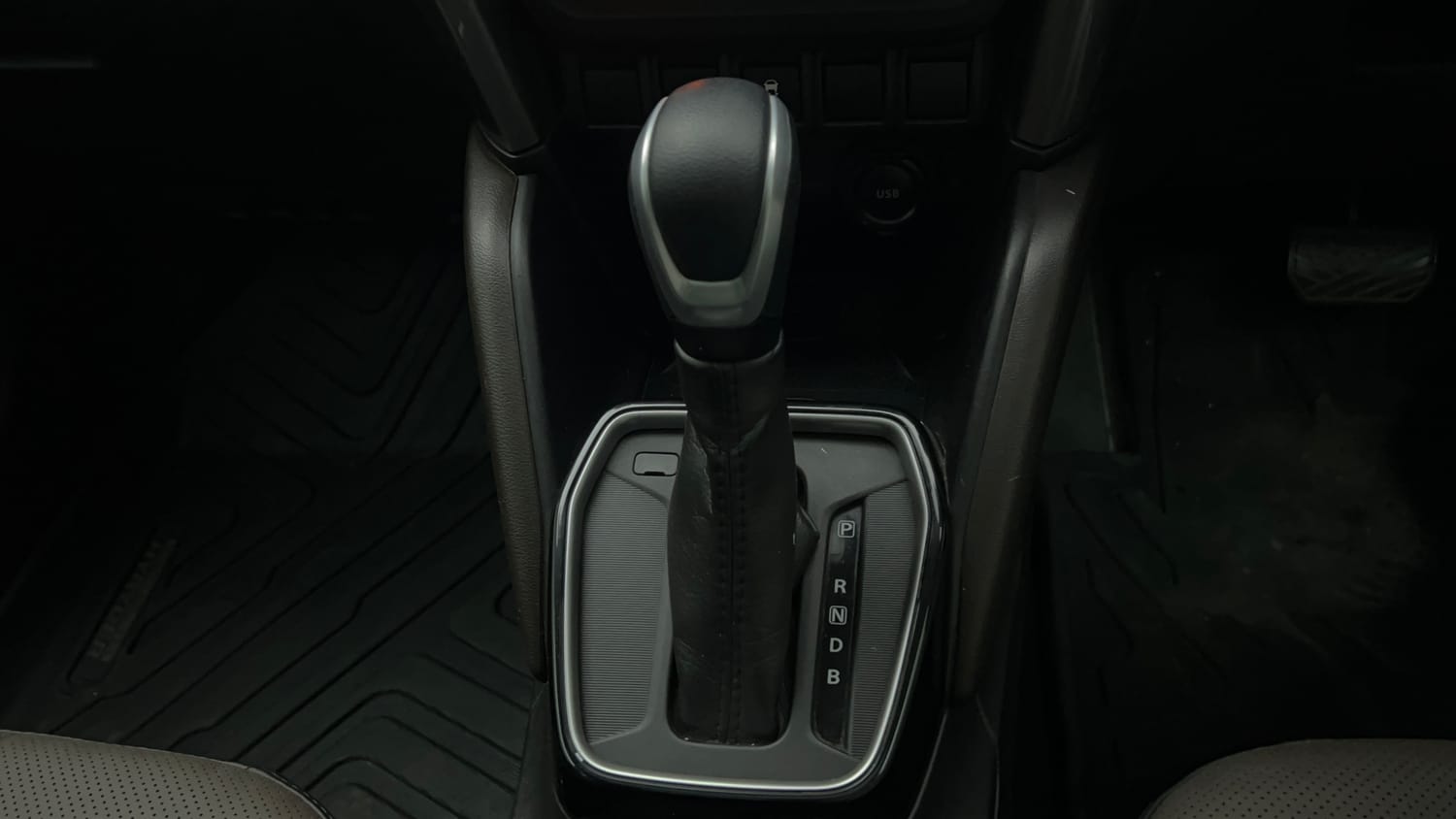 Used 2025 Toyota Urban Cruiser Hyryder V Hybrid Hybrid Automatic interior GEAR  KNOB VIEW