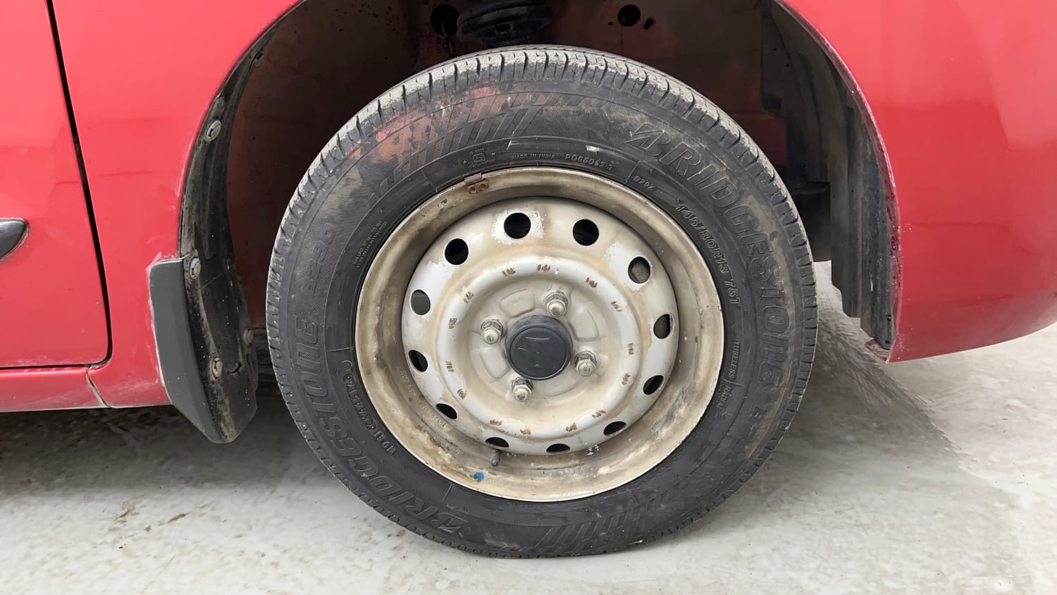 Used 2014 Maruti Suzuki Wagon R LXI CNG Cng Manual tyres RIGHT FRONT TYRE RIM VIEW