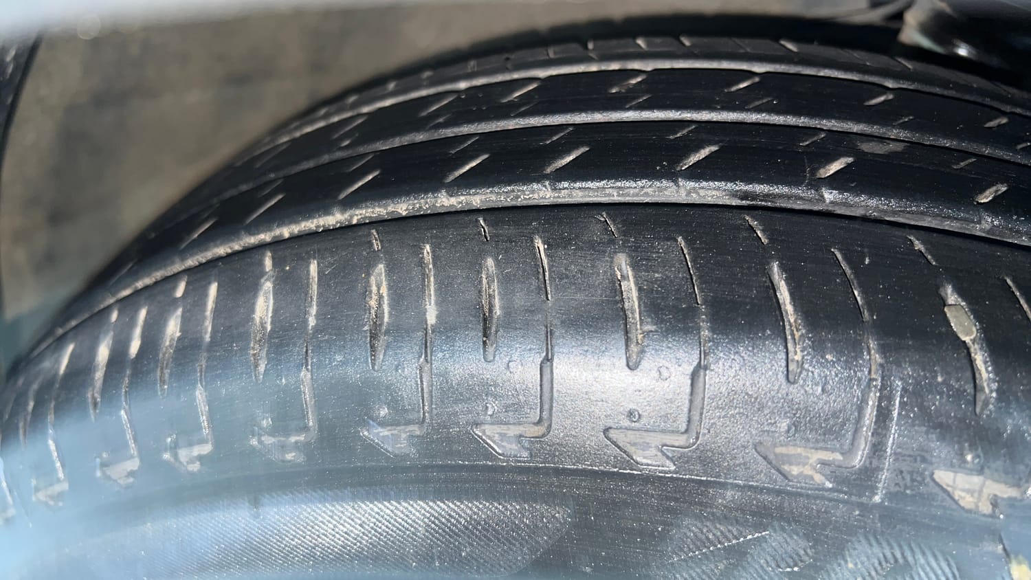 Used 2025 Maruti Suzuki Ignis Zeta 1.2 MT Petrol Manual tyres RIGHT FRONT TYRE TREAD VIEW