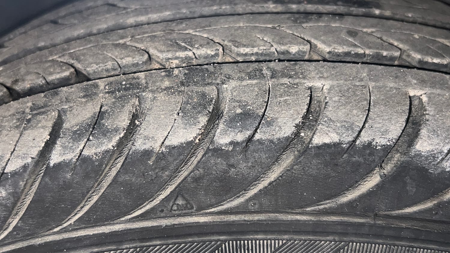 Used 2015 Hyundai Eon Magna + Petrol Manual tyres RIGHT FRONT TYRE TREAD VIEW