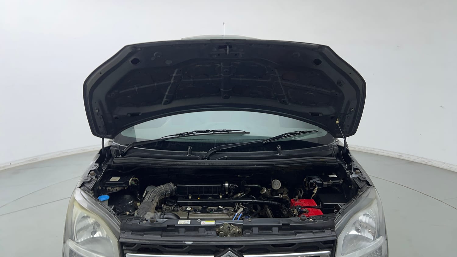 Used 2020 Maruti Suzuki Wagon R LXi 1.0 CNG Cng Manual engine ENGINE & BONNET OPEN FRONT VIEW