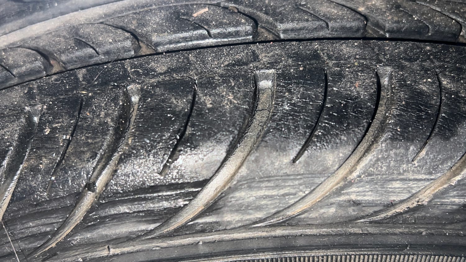 Used 2015 Hyundai Eon Magna + Petrol Manual tyres RIGHT REAR TYRE TREAD VIEW