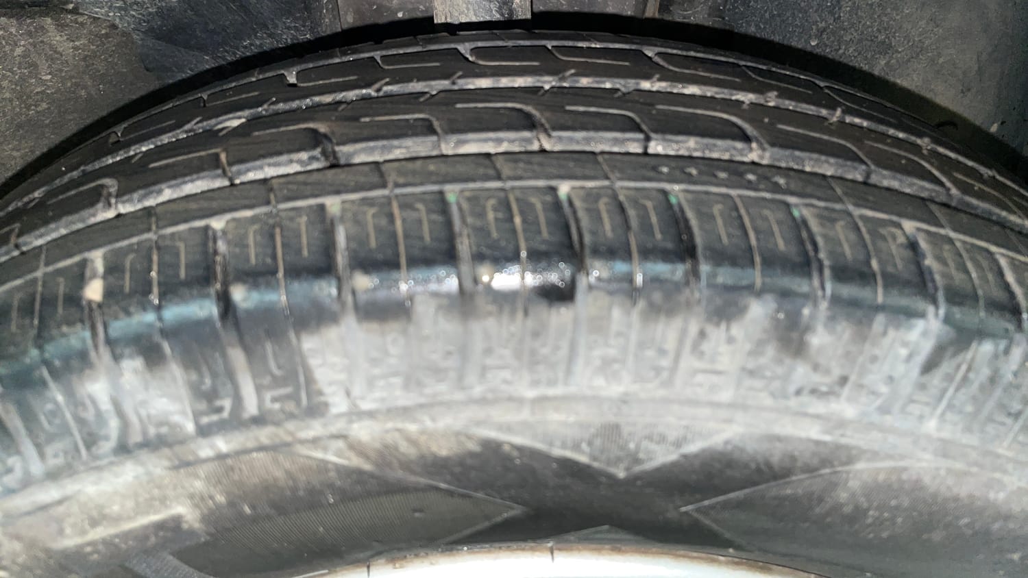 Used 2018 Renault Kwid 1.0 RXT AMT Petrol Automatic tyres RIGHT FRONT TYRE TREAD VIEW