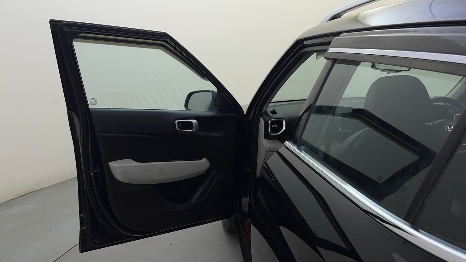 Used 2023 Hyundai Venue SX 1.2 Petrol Petrol Manual interior LEFT FRONT DOOR OPEN VIEW