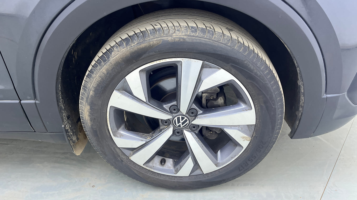 Used 2023 Volkswagen Taigun Topline 1.0 TSI MT Petrol Manual tyres RIGHT FRONT TYRE RIM VIEW