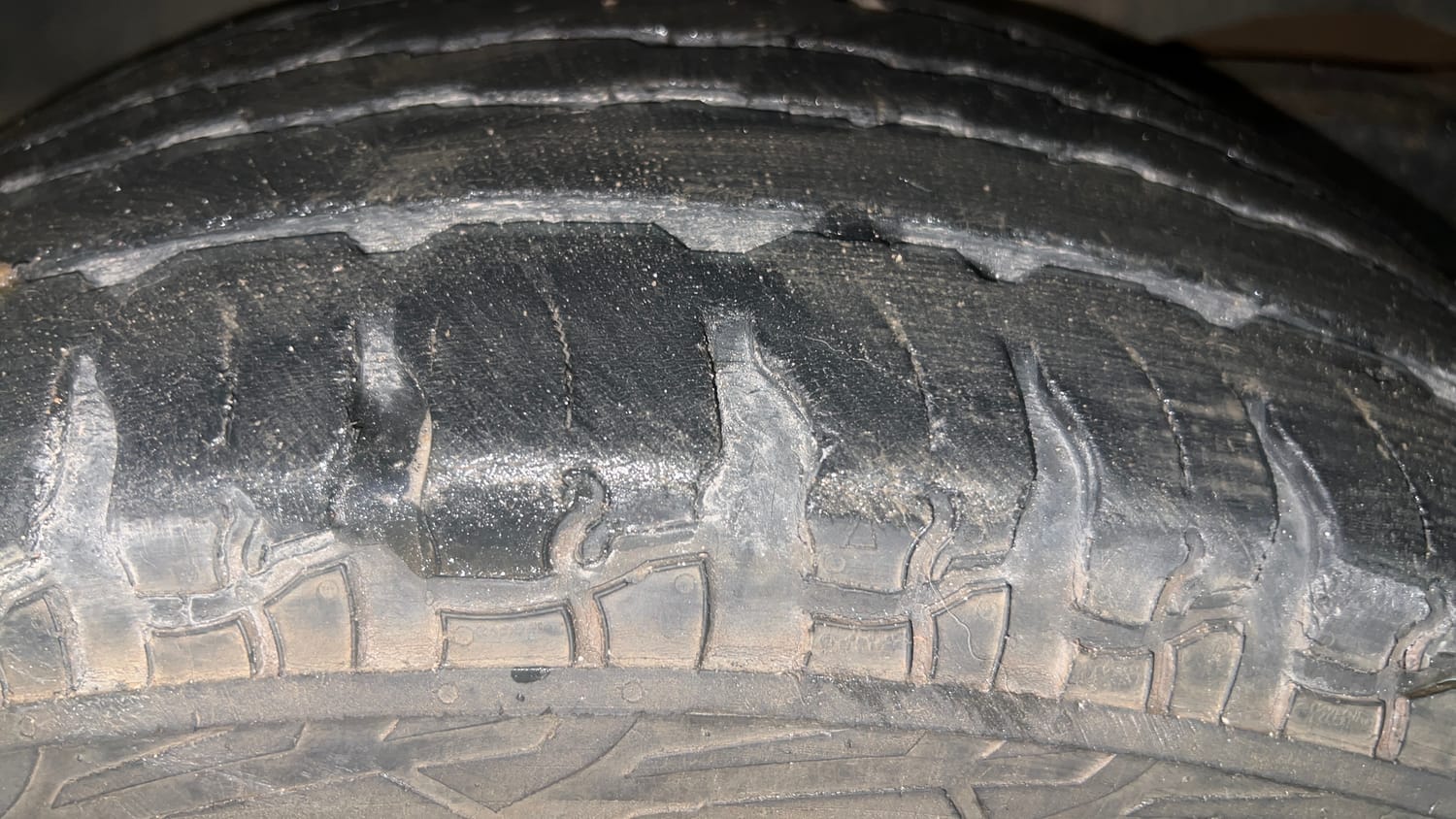 Used 2021 mahindra Thar LX Hard Top Petrol AT 4WD Petrol Automatic tyres RIGHT REAR TYRE TREAD VIEW