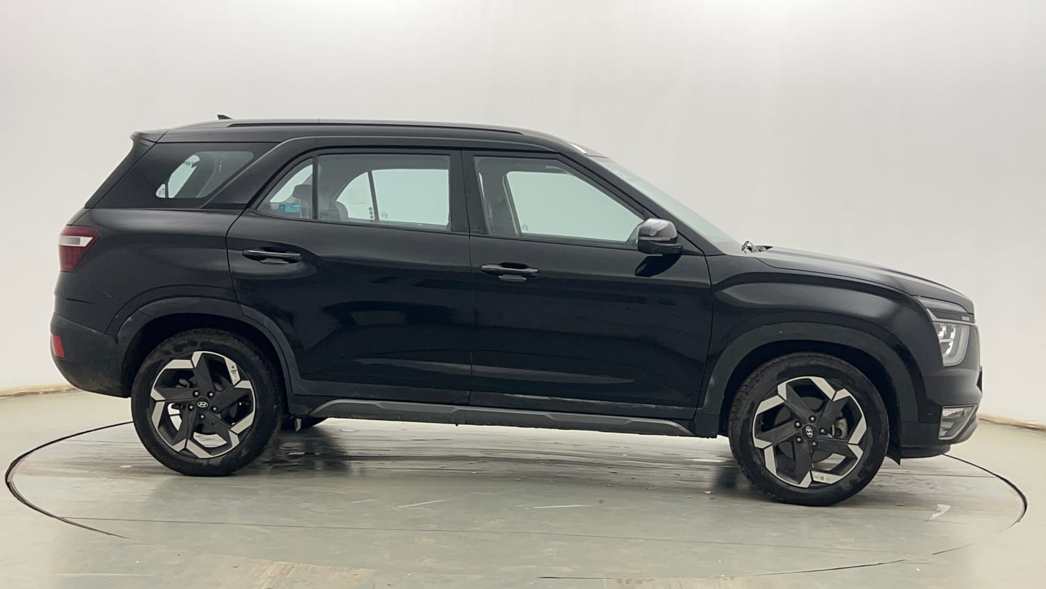 Used 2023 Hyundai Alcazar Platinum 7 STR 1.5 Turbo Petrol Petrol Manual exterior RIGHT SIDE VIEW