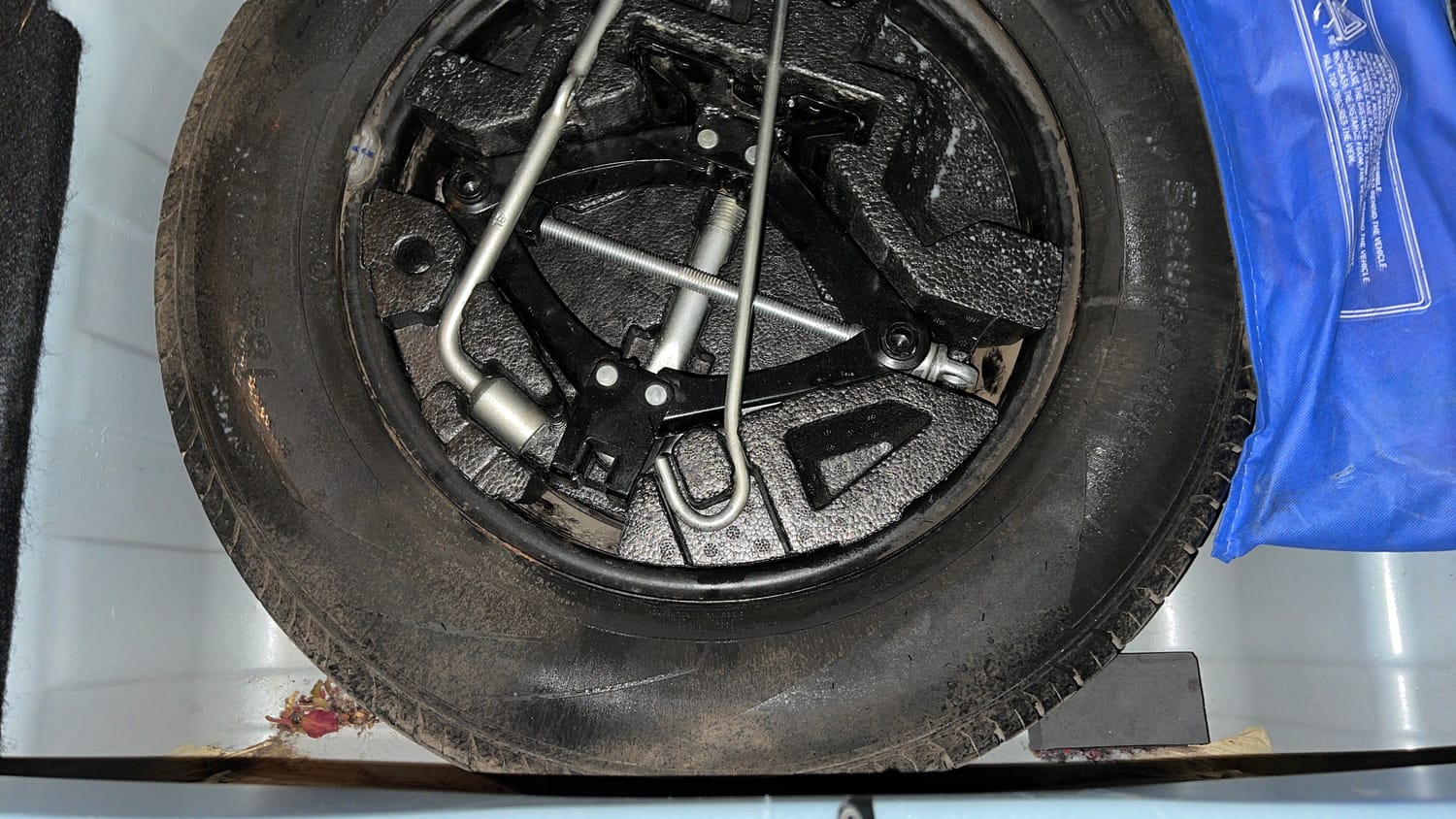 Used 2022 Tata Punch Accomplished MT Petrol Manual tyres SPARE TYRE VIEW