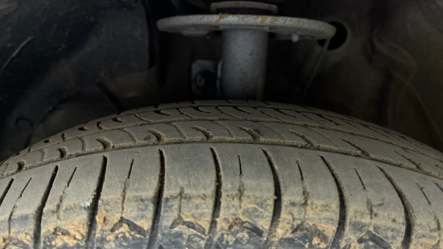 Used 2024 Maruti Suzuki Swift VXi Petrol Manual tyres LEFT FRONT TYRE TREAD VIEW