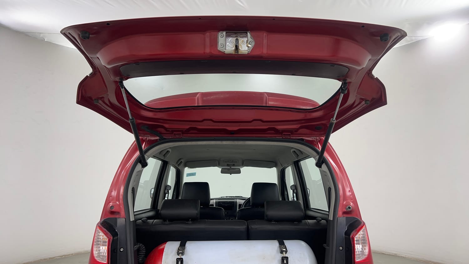 Used 2014 Maruti Suzuki Wagon R LXI CNG Cng Manual interior DICKY DOOR OPEN VIEW