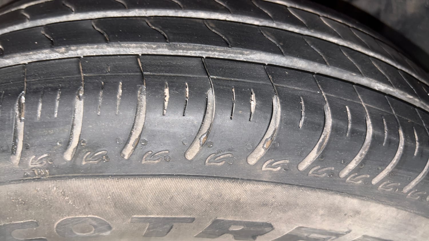 Used 2024 Maruti Suzuki Swift VXi Petrol Manual tyres LEFT REAR TYRE TREAD VIEW